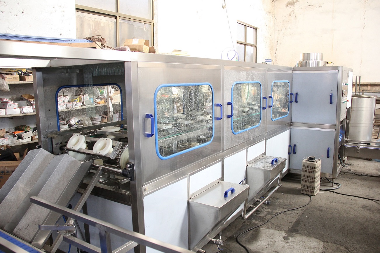 【19 novembre 2021】La machine de remplissage de 5 gallons a terminé le test.Bienvenue à le voir.