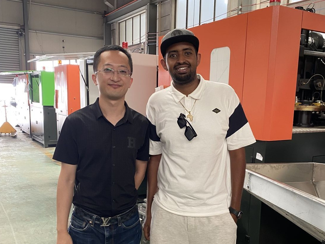 【27 juillet 2022】Les clients somaliens viennent visiter l'usine